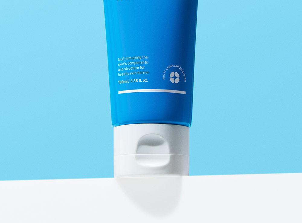 Instantly soothes heated skin with cooling. Hyaluronic acid cooling soothing cream. Real Barrier Aqua Soothing Cream
